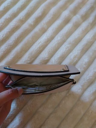 Bolso Guess con Cartera