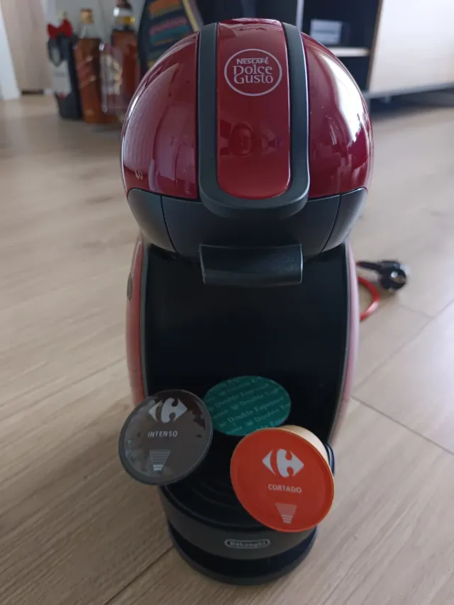 Cafetera Dolce Gusto DeLonghi Roja