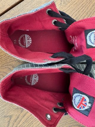 Tênis Underground cinza e vermelho