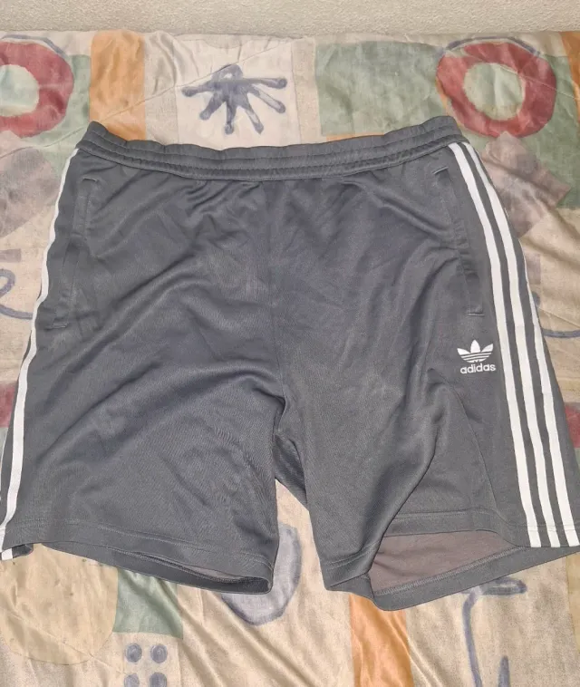 Pantaloneta Adidas Gris