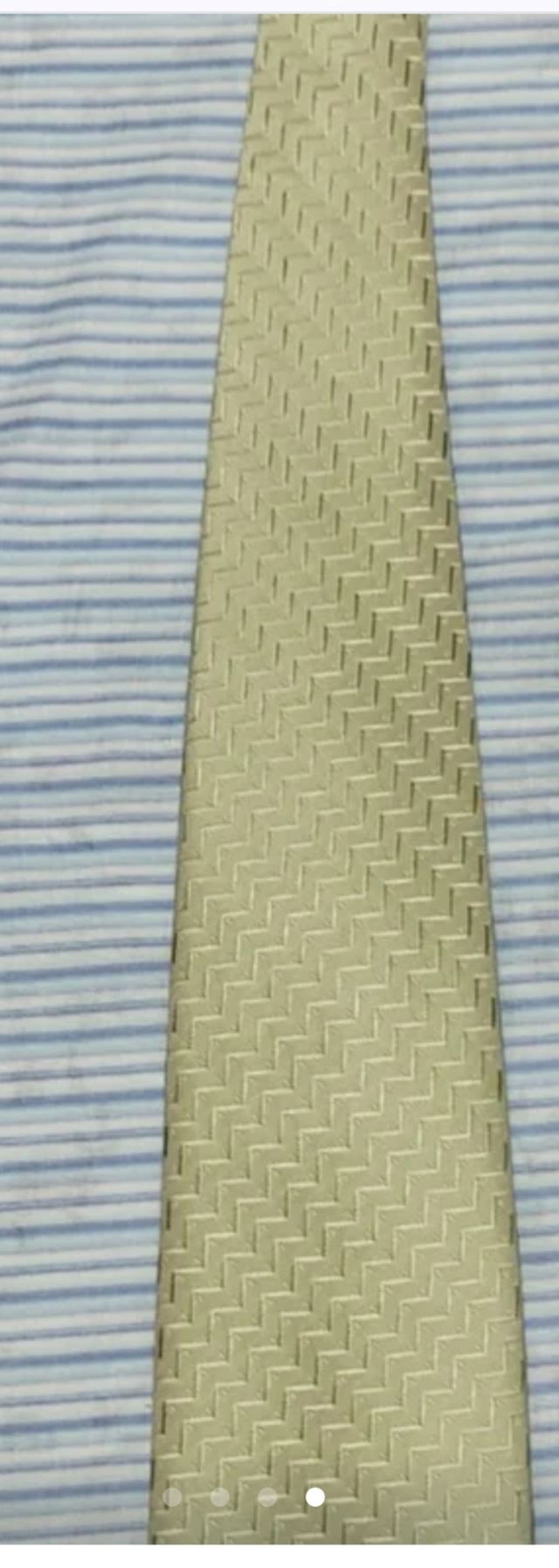 Corbata beige con diseño geométrico