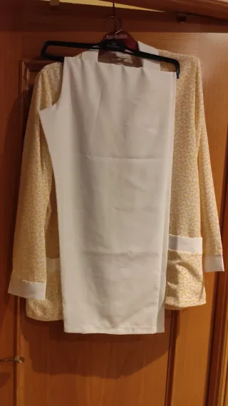 Pijama estampado amarillo y blanco Tacto de seda