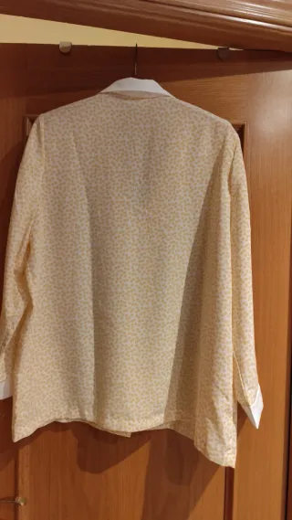 Pijama estampado amarillo y blanco Tacto de seda