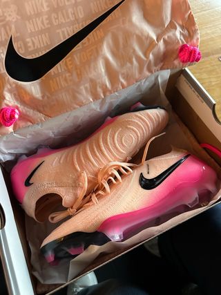 Botas de Fútbol Nike Naranja y Rosa