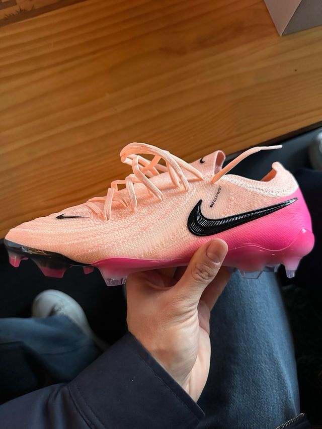 Botas de Fútbol Nike Naranja y Rosa