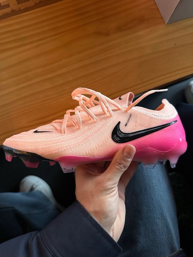 Botas de Fútbol Nike Naranja y Rosa