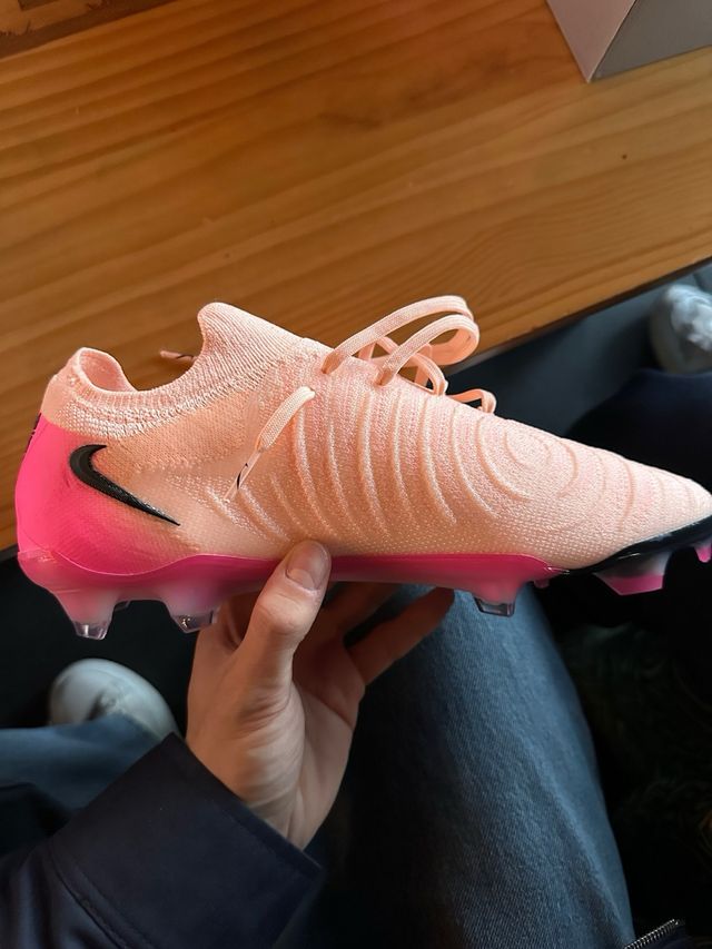 Botas de Fútbol Nike Naranja y Rosa