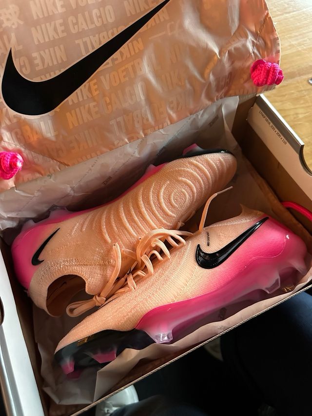 Botas de Fútbol Nike Naranja y Rosa