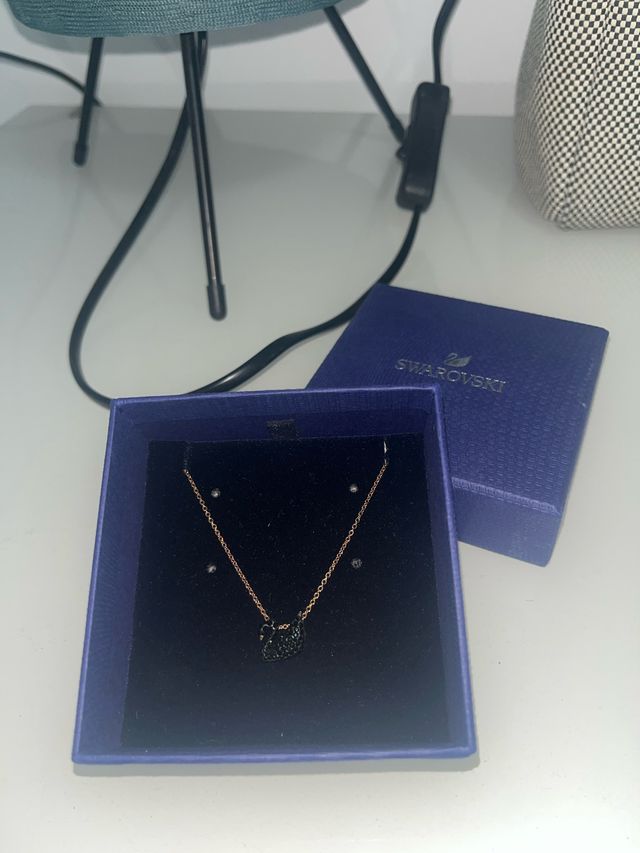 Collar Swarovski Cisne Negro Dorado