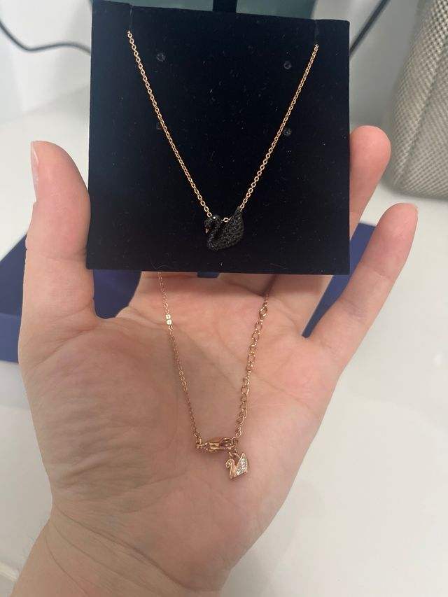 Collar Swarovski Cisne Negro Dorado