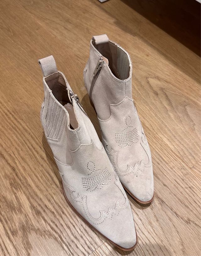 Botín cowboy Zara beige