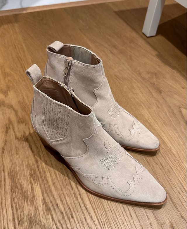 Botín cowboy Zara beige