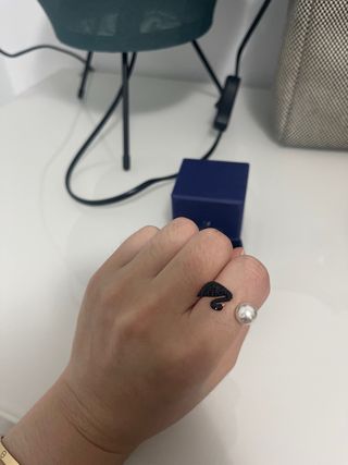 Anillo Swarovski Cisne Perla y Negro