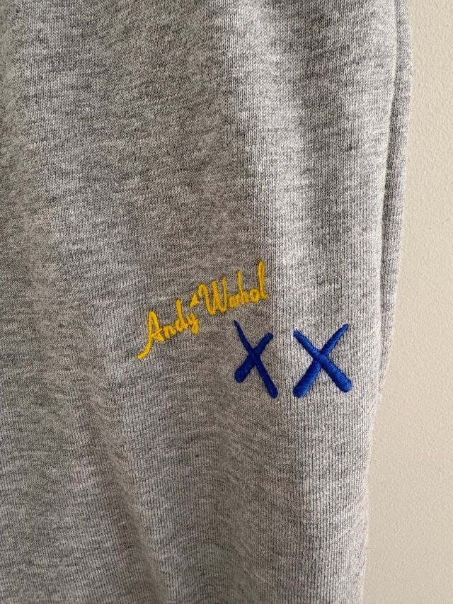 Chándal Kaws x Uniqlo Gris