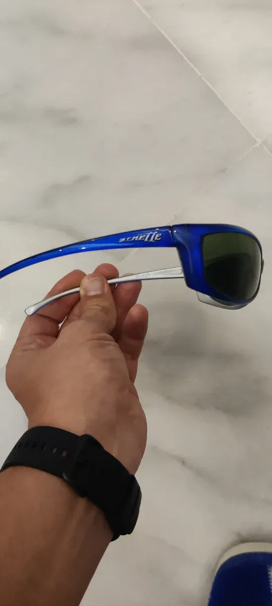 Gafas de sol Arnette azules y verdes