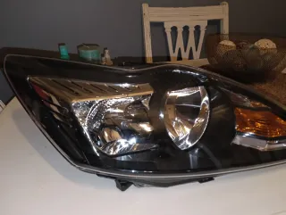 Faro derecho Ford Focus 2008-2011