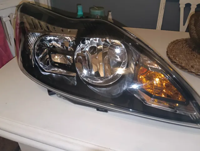 Faro derecho Ford Focus 2008-2011