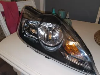 Faro derecho Ford Focus 2008-2011