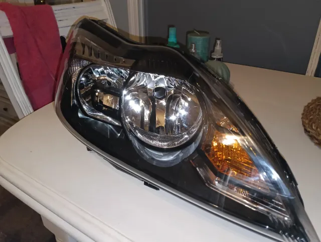 Faro derecho Ford Focus 2008-2011
