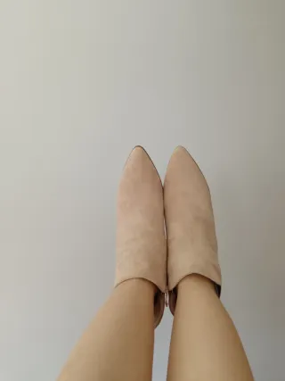Botines beige tacón