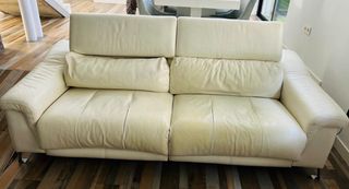 Sofá de piel con motor