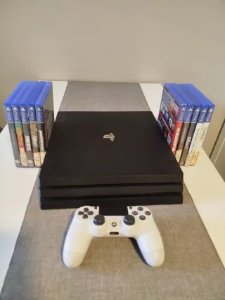 PS4 Pro Negra + Mando + 7 Juegos