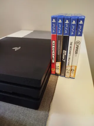 PS4 Pro Negra + Mando + 7 Juegos