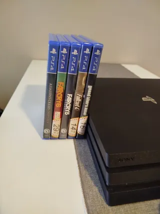 PS4 Pro Negra + Mando + 7 Juegos