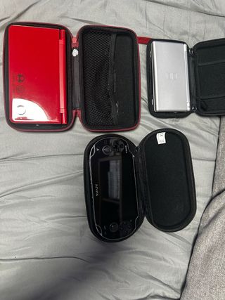 Pacchetto PS Vita + Nintendo DS Lite + DSi XL Mario 25ª