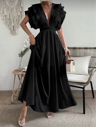 Vestido negro largo con volantes