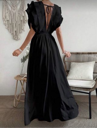 Vestido negro largo con volantes