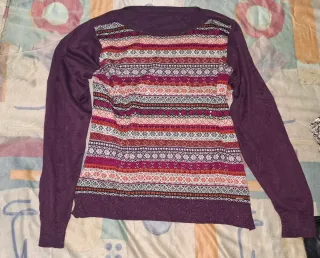 Jersey estampado multicolor y manga morada