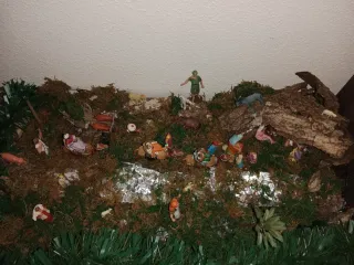 Decoración Navideña: Bolas, Guirnaldas y Belén