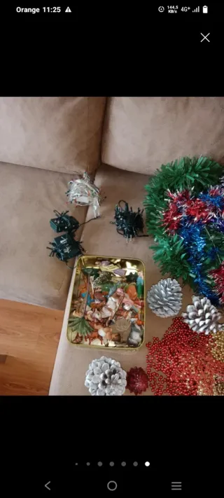 Decoración Navideña: Bolas, Guirnaldas y Belén
