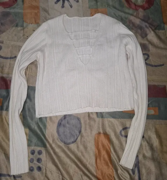 Jersey blanco de punto con escote