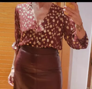 Blusa Maksu con estampado dorado