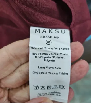 Blusa Maksu con estampado dorado