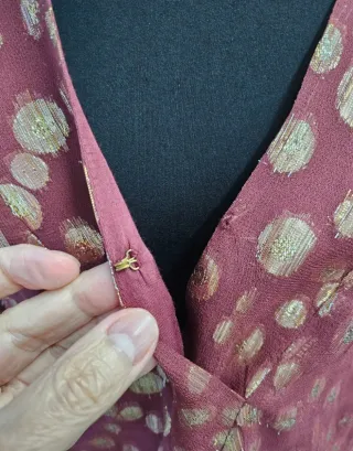 Blusa Maksu con estampado dorado