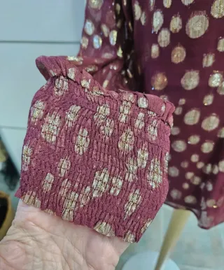 Blusa Maksu con estampado dorado