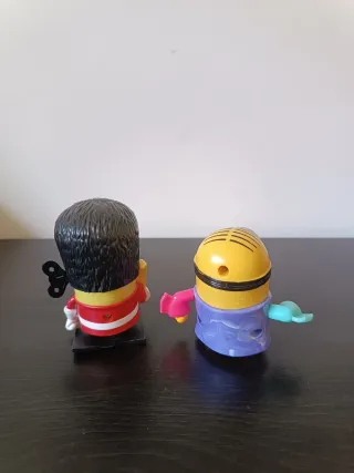 2 Figuras Minions Juguetes, cochecitos, palas, etc