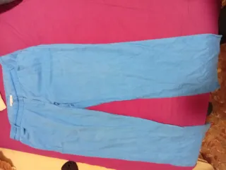 Conjunto Blusa Blanca, Pantalón Azul y Bolso