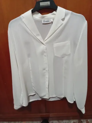 Conjunto Blusa Blanca, Pantalón Azul y Bolso