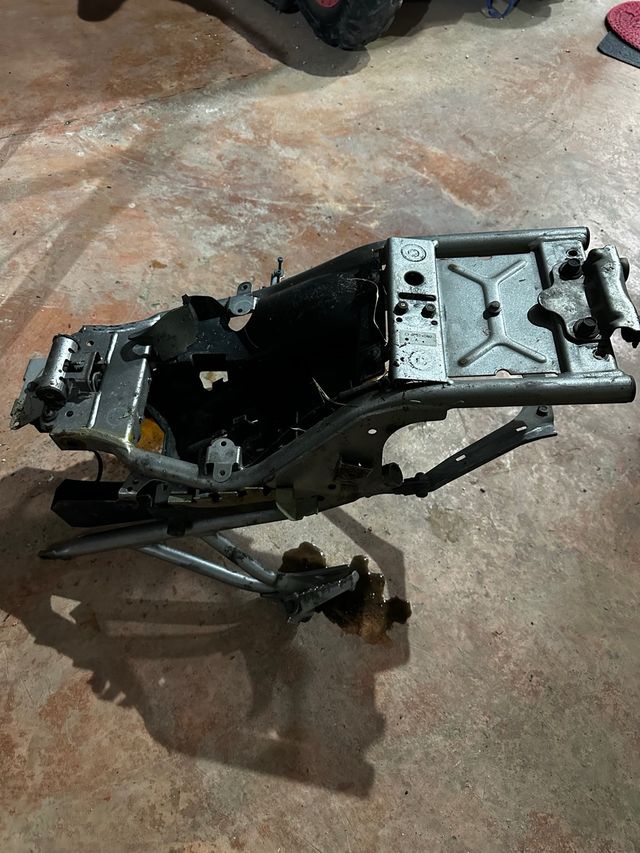 Subchasis Yamaha FZ6 Gris Completo