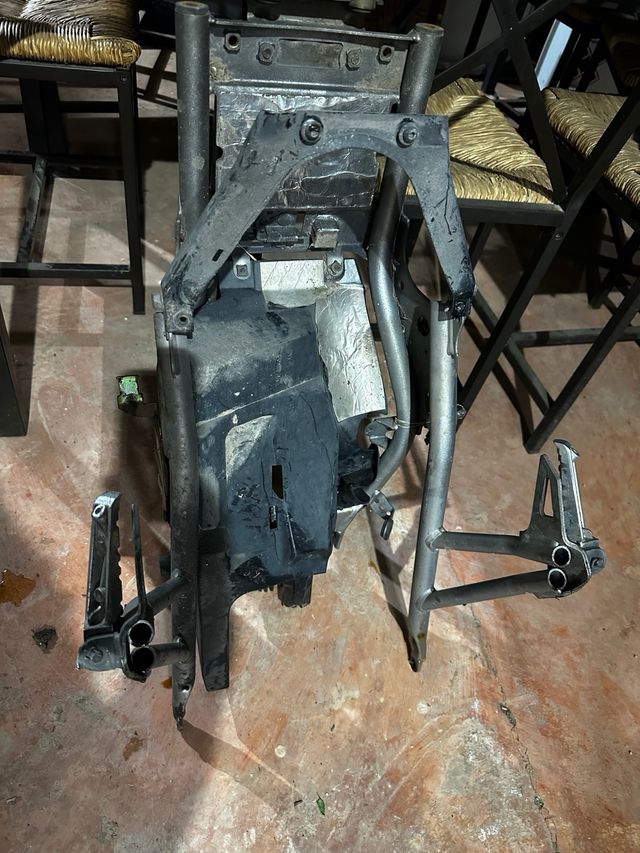 Subchasis Yamaha FZ6 Gris Completo