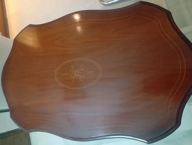 Revistero de madera elegante