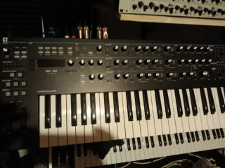 Novation Summit Sintetizador