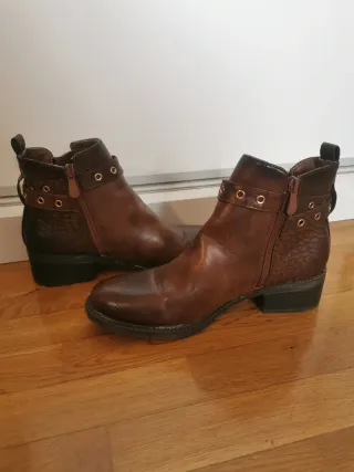 Botines marrones con hebilla