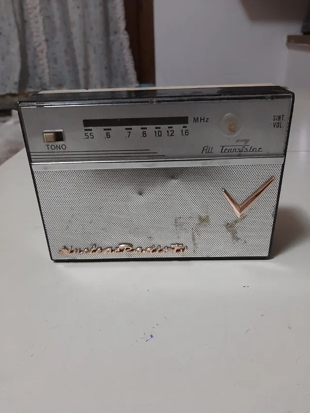 Radio Transistor SINT. Oro/Plata