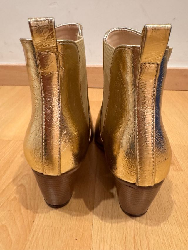Botines dorados de mujer. sin estrenar, nuevos.