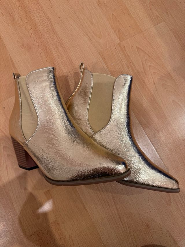 Botines dorados de mujer. sin estrenar, nuevos.